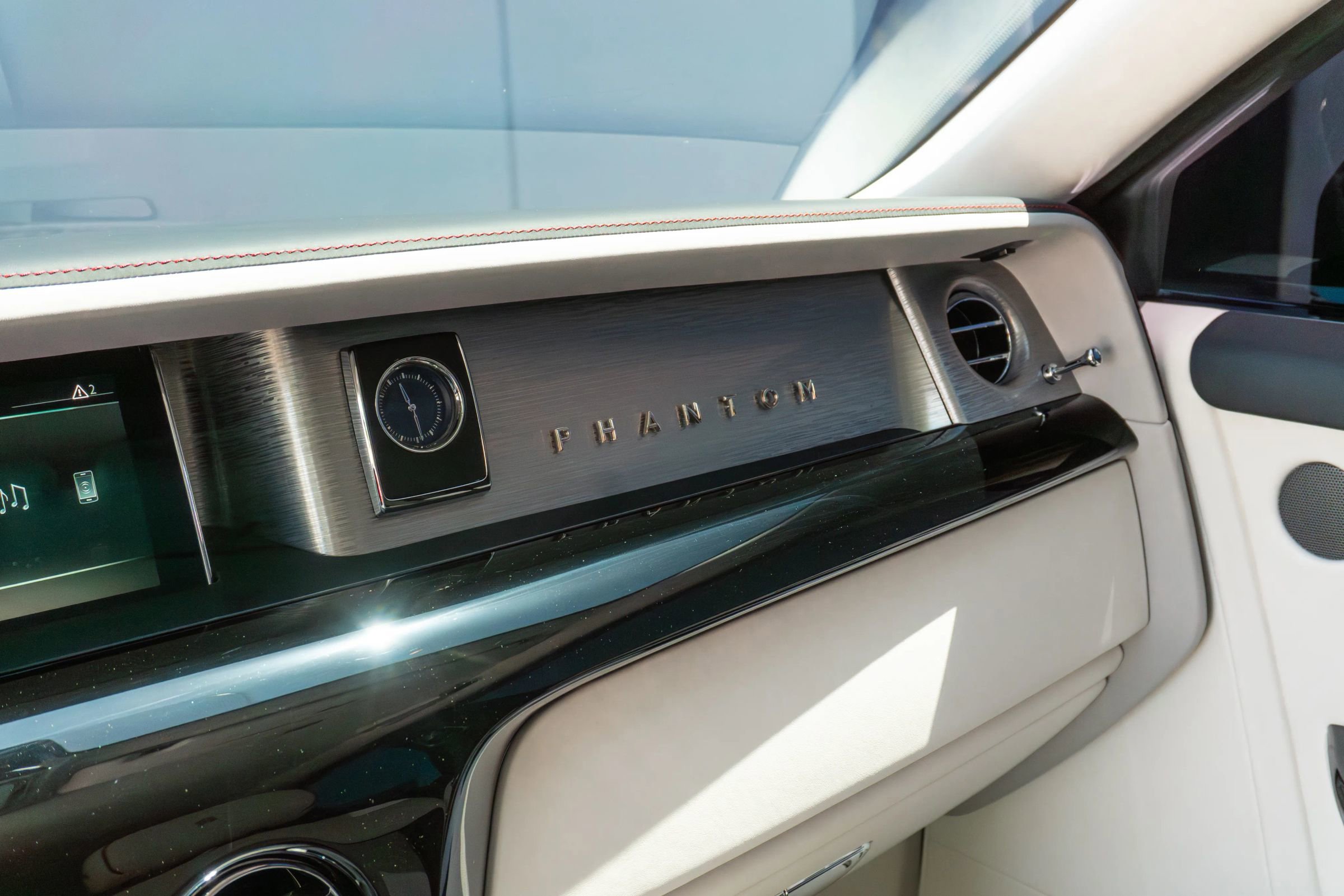 Used 2024 Rolls-Royce Phantom Sedan w/ The Phantom Package RWD image 84