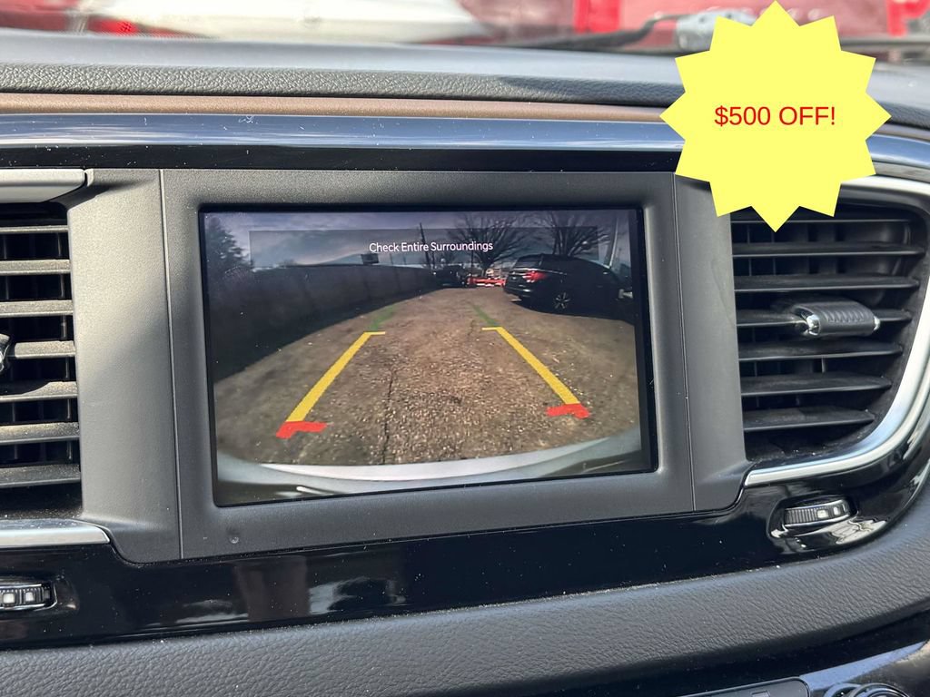 Used 2022 Chrysler Voyager LX FWD image 15