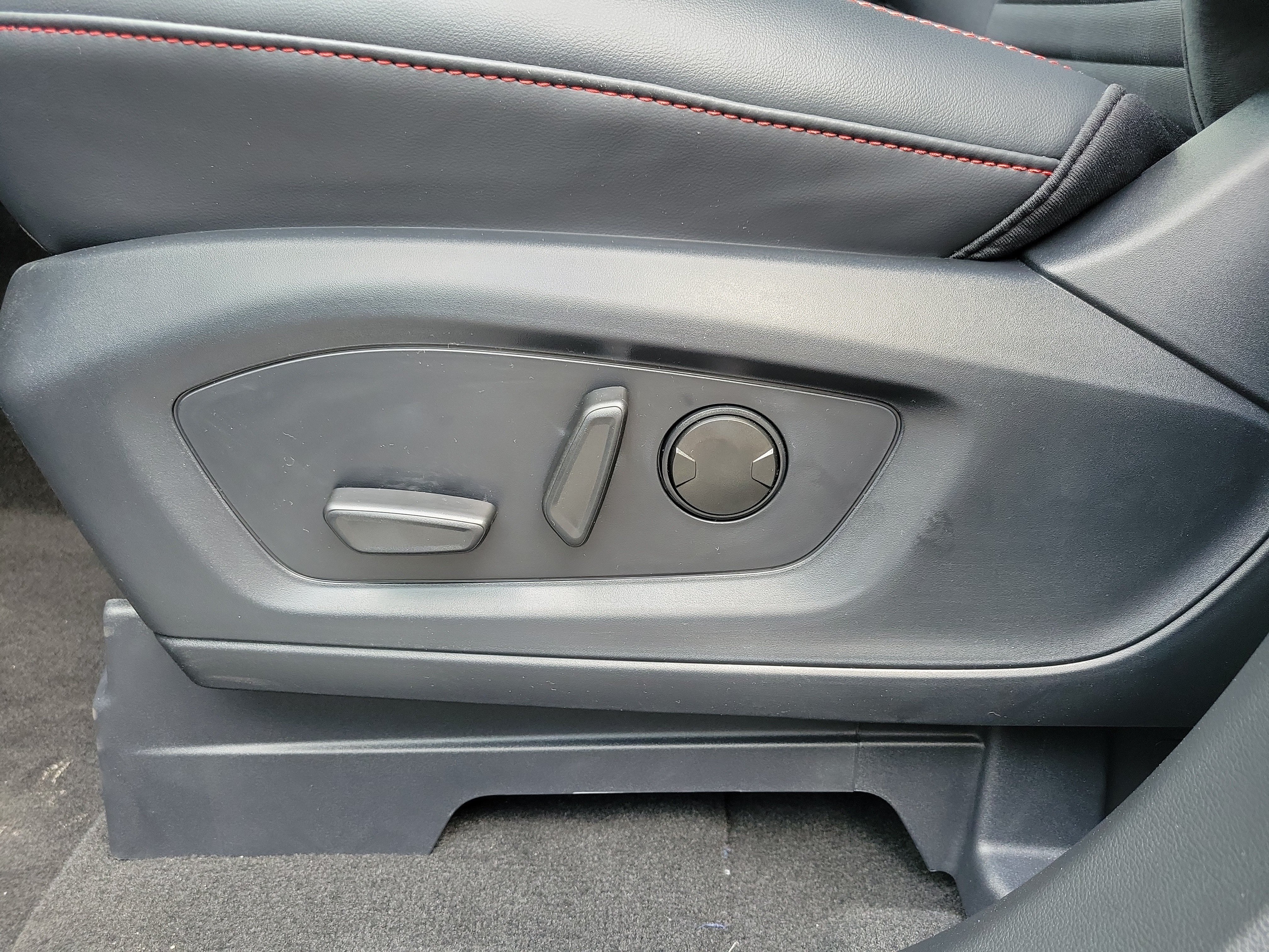 New 2027 Ford Explorer ST-Line w/ ST-Line Street Pack RWD image 18