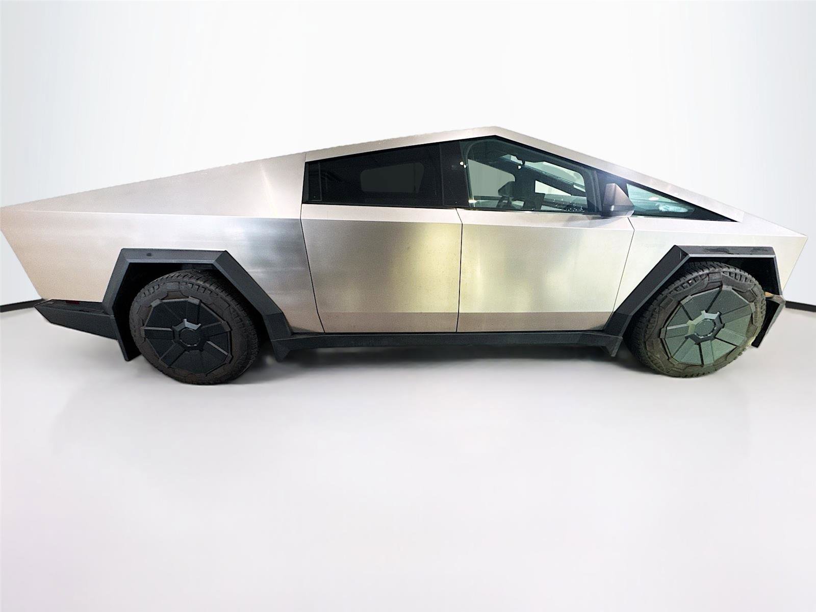 Used 2024 Tesla Cybertruck AWD Crew Cab image 6