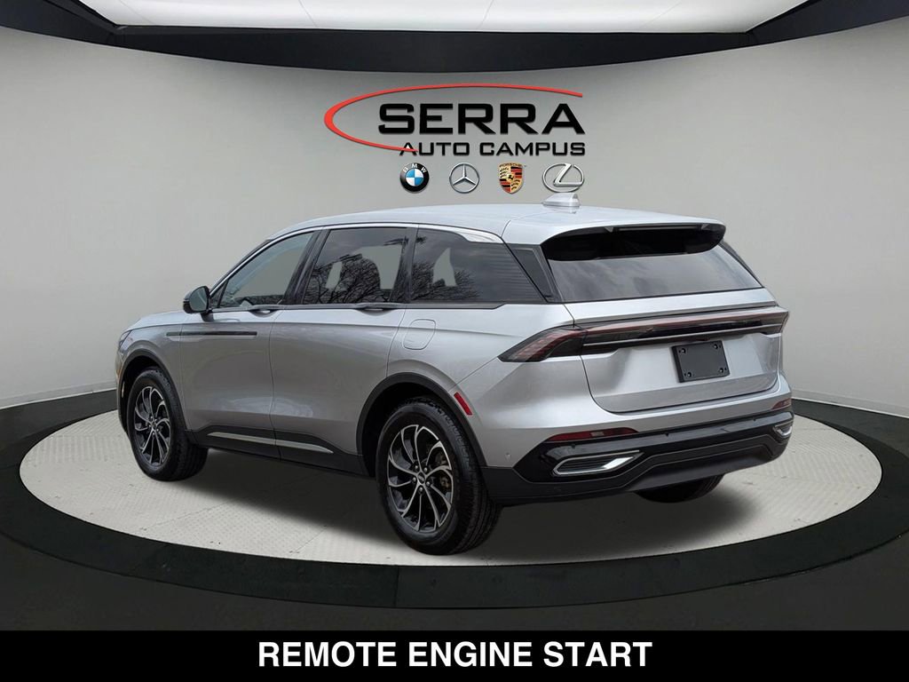 Used 2024 Lincoln Nautilus Premier image 5