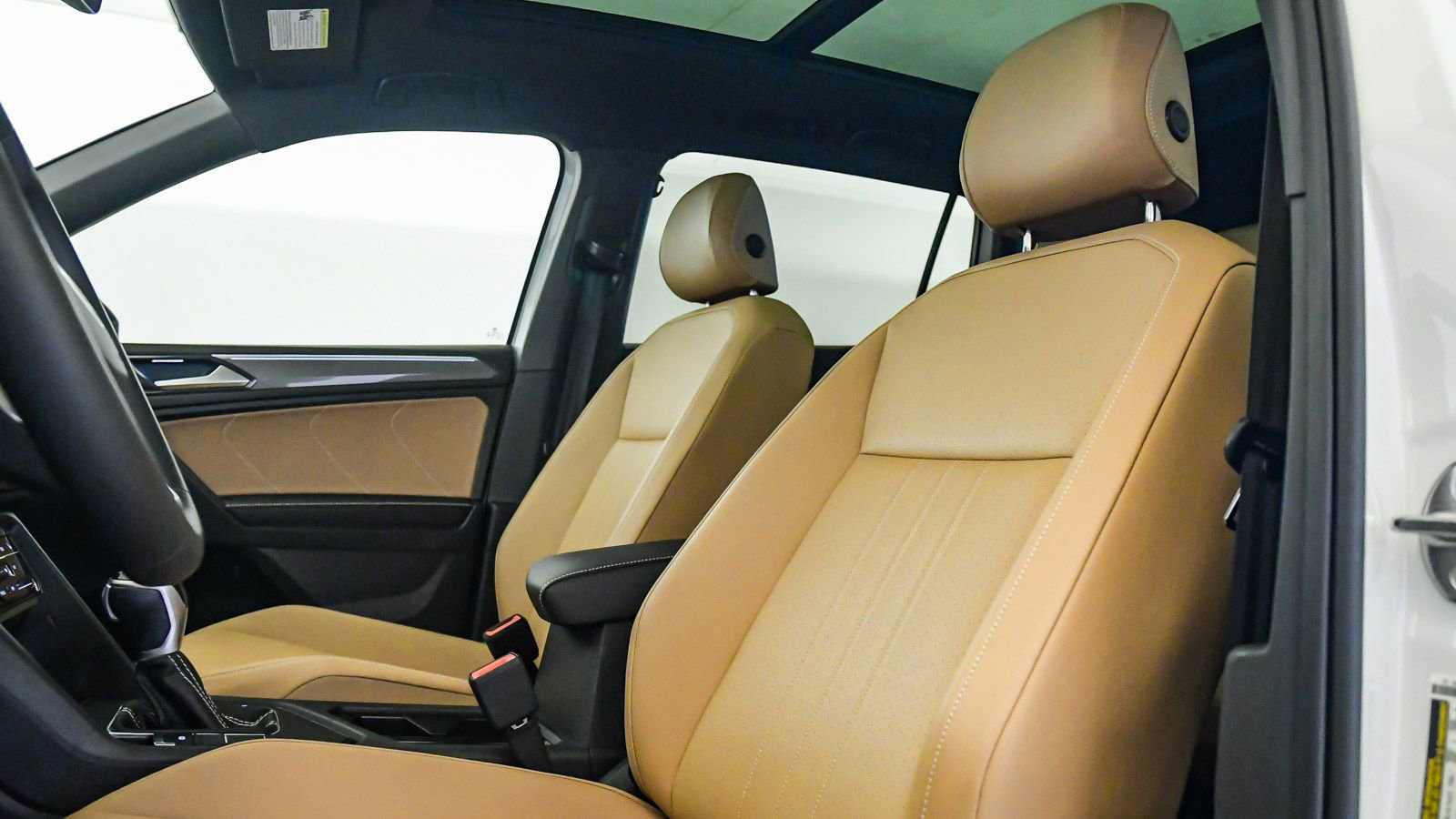 Used 2023 Volkswagen Tiguan SE R-Line image 18