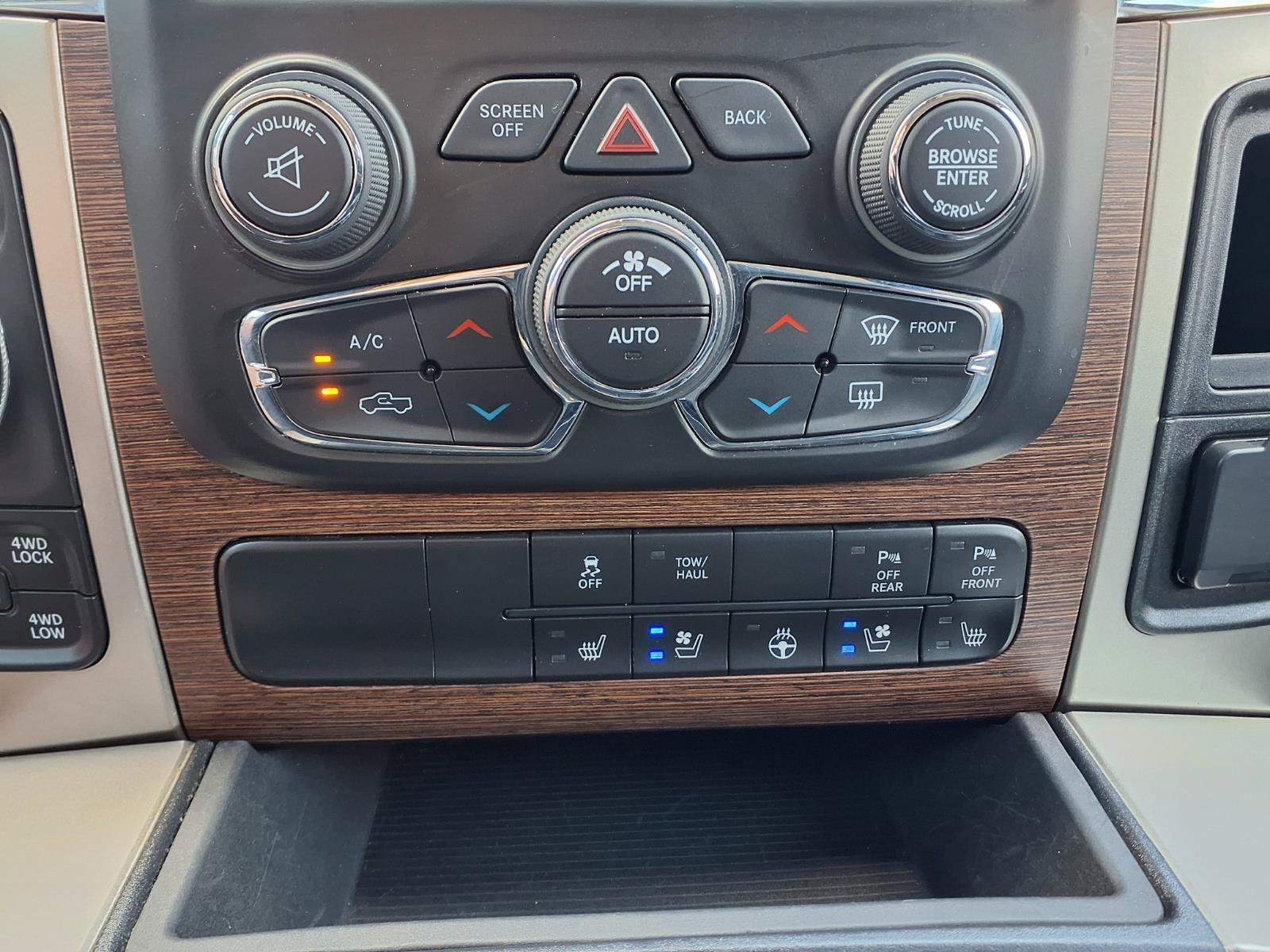 Used 2018 RAM 1500 Laramie w/ Convenience Group AWD/4WD image 22