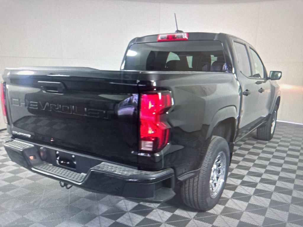 Used 2024 Chevrolet Colorado W/T image 3
