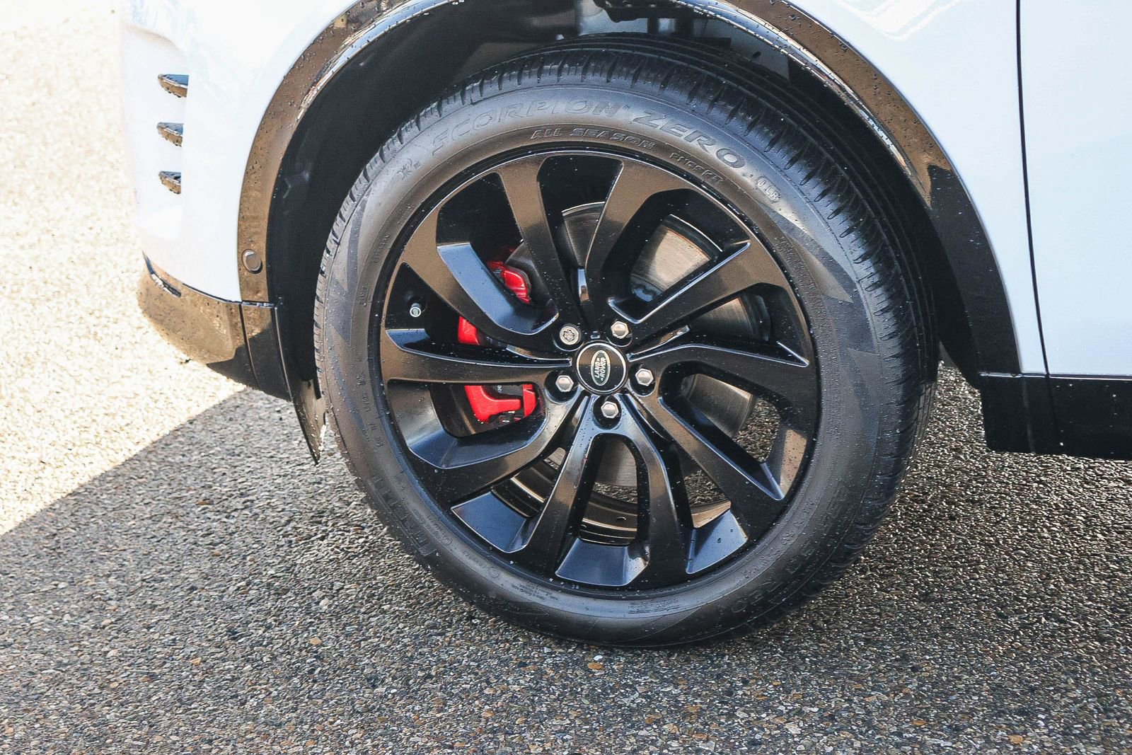 Used 2024 Land Rover Discovery Sport Dynamic SE image 9