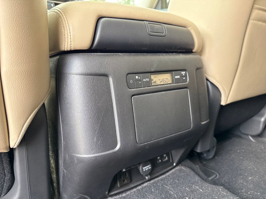 Used 2024 Nissan Armada SL w/ Captain's Chairs Package image 24