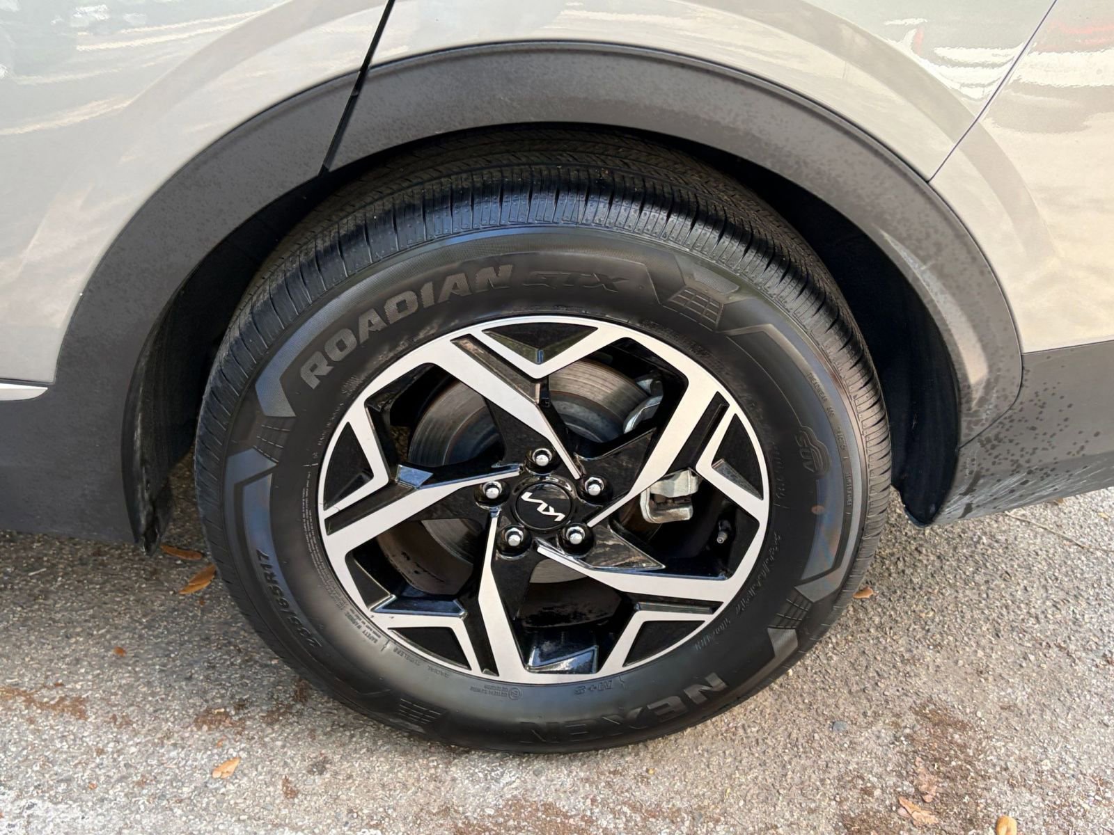 Used 2025 Kia Sportage LX FWD image 28