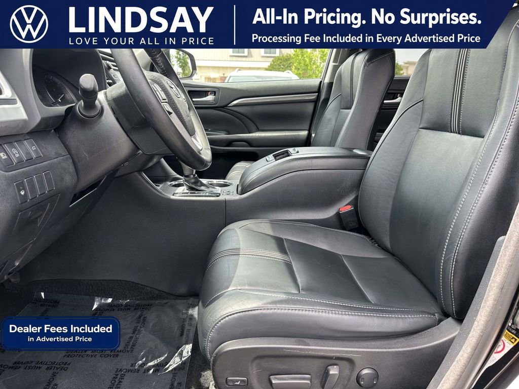 Used 2018 Toyota Highlander SE w/ Carpet Mat Package (TMS) AWD/4WD image 11