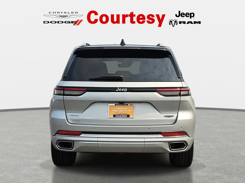 Certified 2022 Jeep Grand Cherokee Summit w/ Luxury Tech Group V AWD/4WD image 5