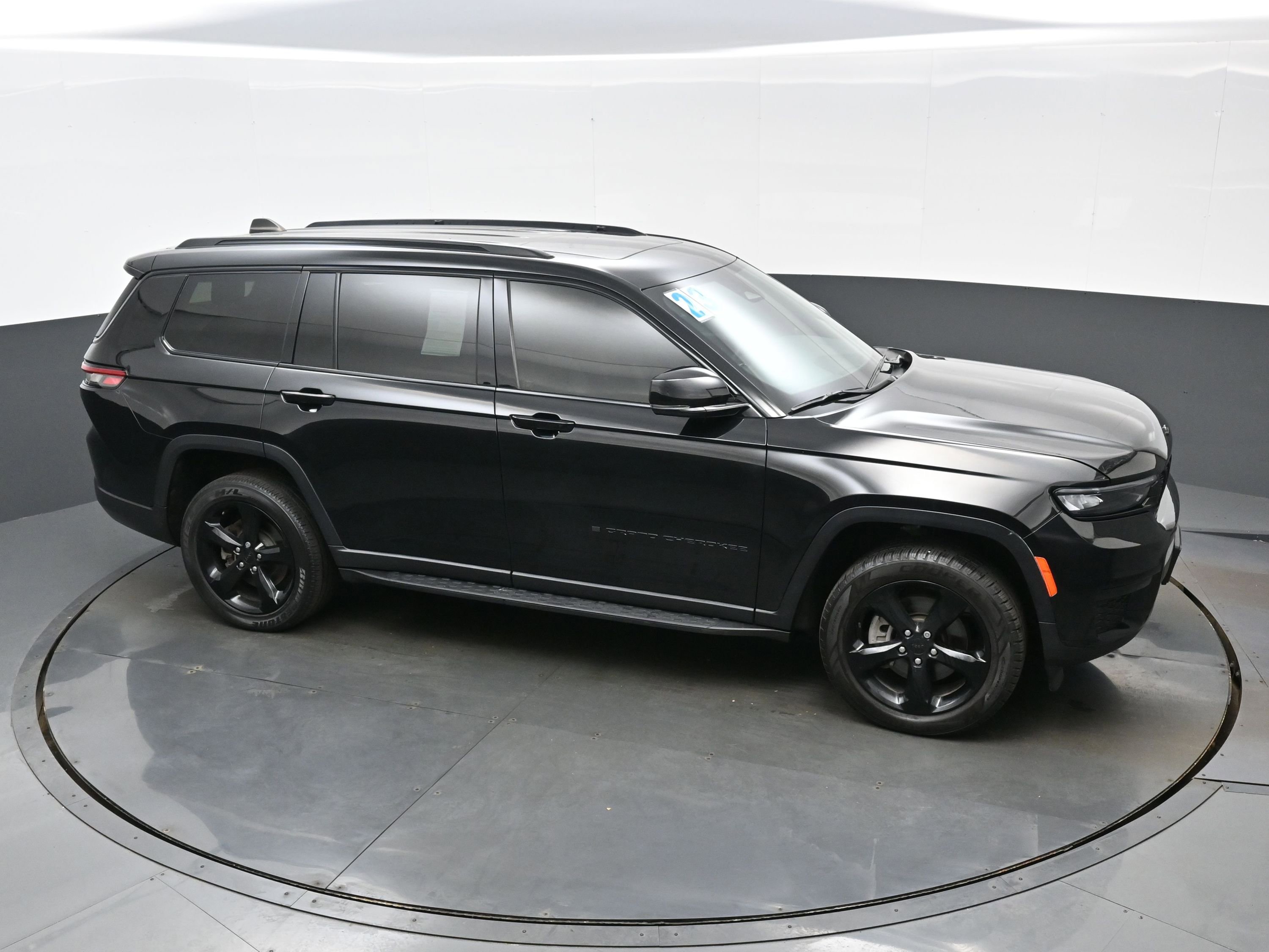 Used 2023 Jeep Grand Cherokee L Laredo image 39