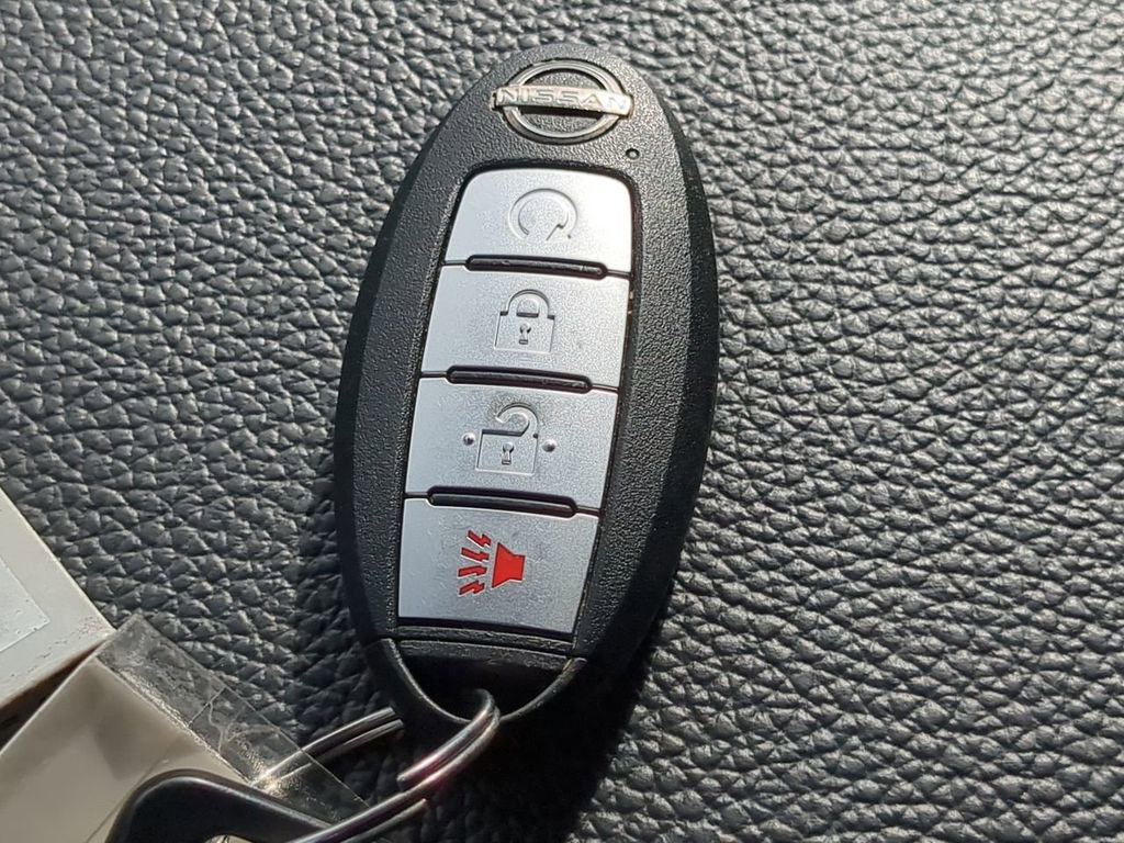 Used 2024 Nissan Titan SV w/ SV Convenience Package image 29
