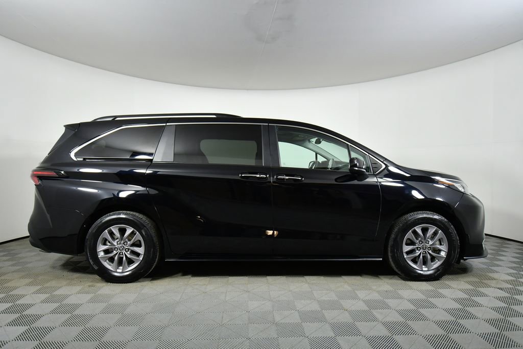 Used 2023 Toyota Sienna XLE image 15