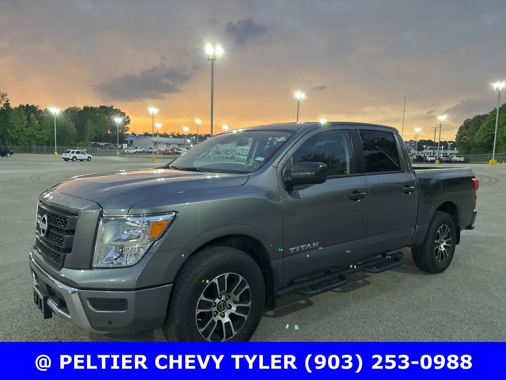 Used 2024 Nissan Titan SV w/ SV Convenience Package RWD image 3