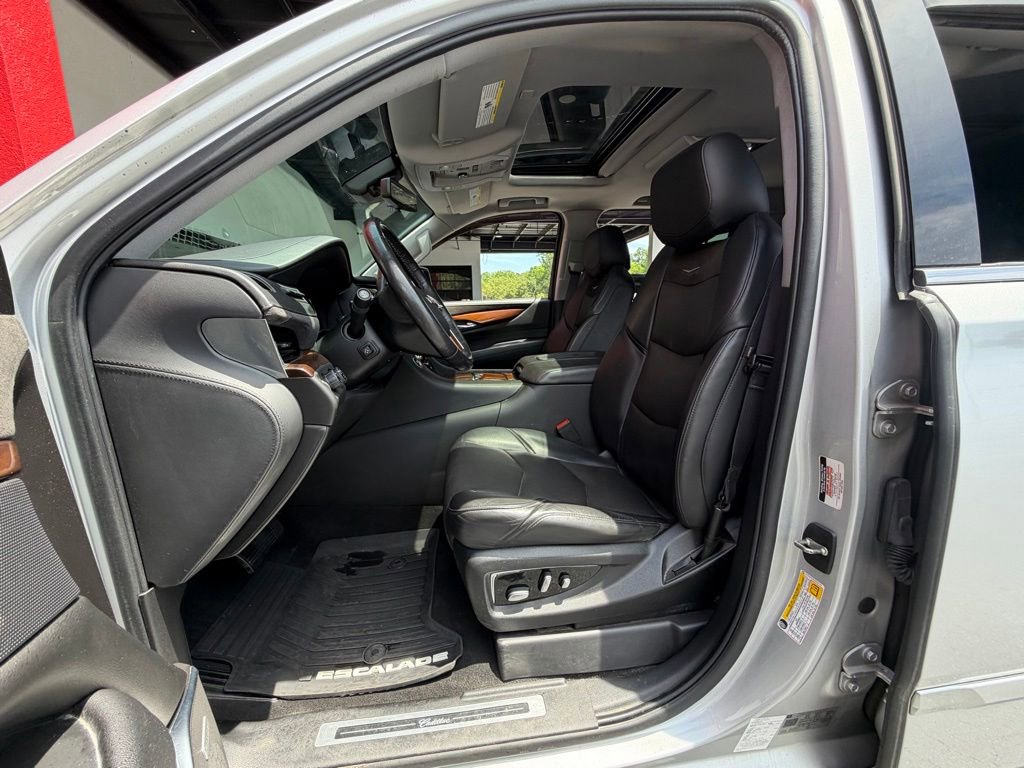 Used 2020 Cadillac Escalade ESV Premium Luxury AWD/4WD image 33