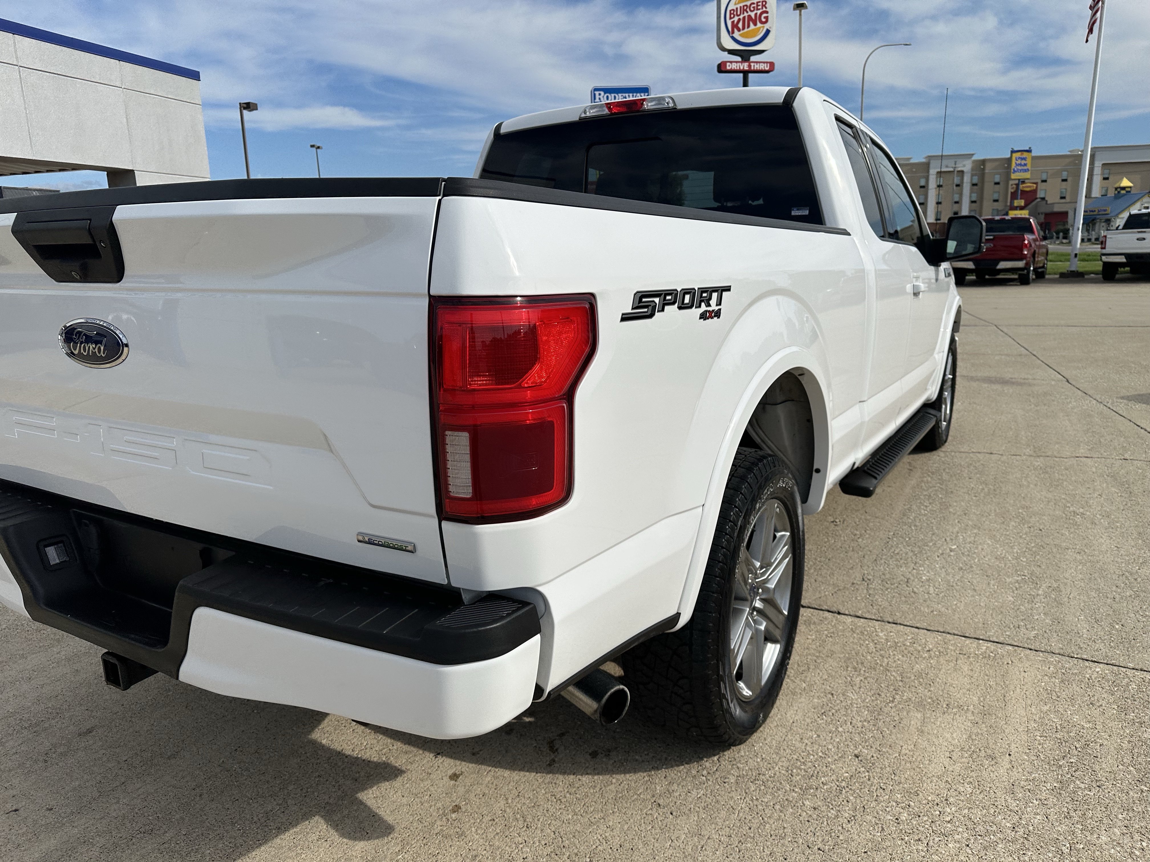 Used 2019 Ford F150 XLT w/ Equipment Group 302A Luxury AWD/4WD image 4