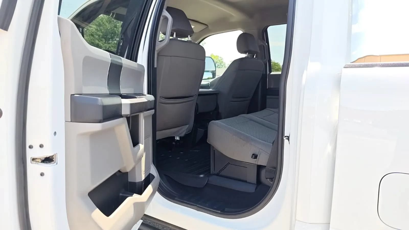 Used 2022 Ford F350 XLT w/ Black Appearance Package AWD/4WD image 17