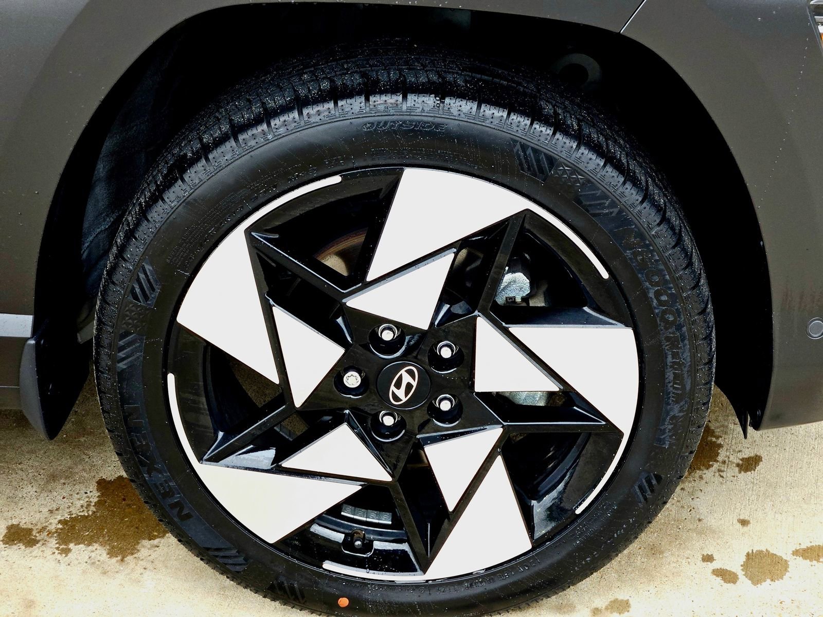 Certified 2024 Hyundai Kona Limited AWD/4WD image 8