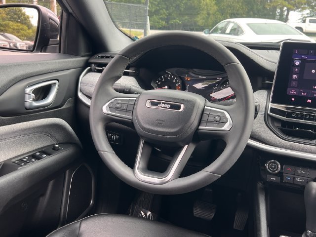 Used 2023 Jeep Compass Latitude AWD/4WD image 18