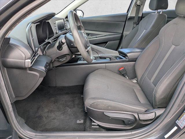 Used 2021 Hyundai Elantra SE image 17
