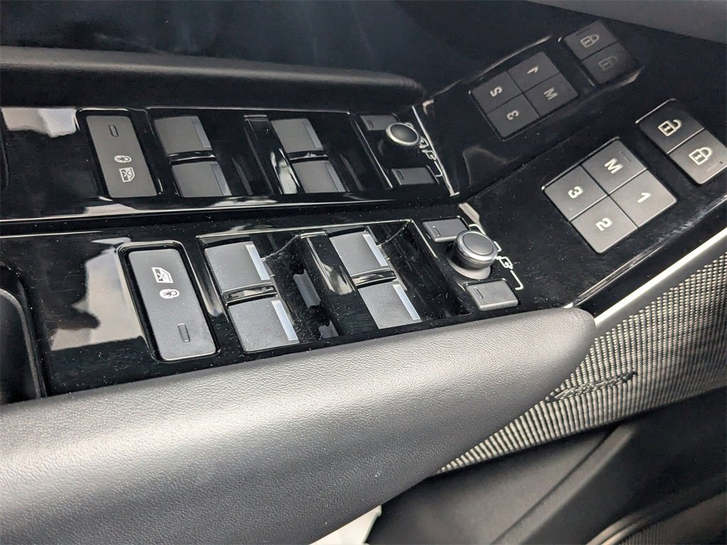 Used 2021 Land Rover Range Rover Velar R-Dynamic HSE image 27