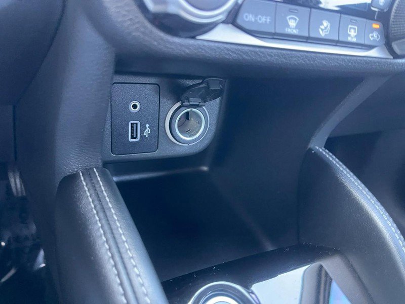 Used 2019 Nissan Kicks SR w/ SR Premium Package FWD image 29