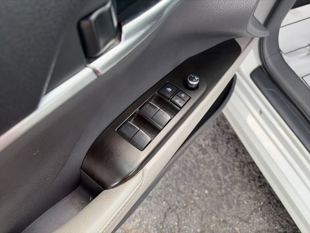 Used 2022 Toyota Camry XSE FWD image 11