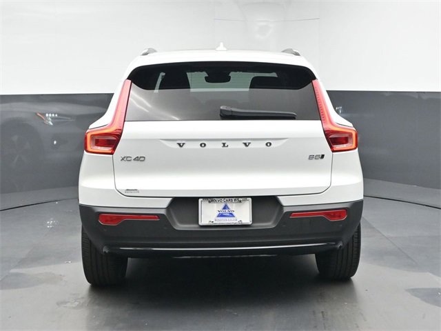 Used 2024 Volvo XC40 B5 Plus image 7