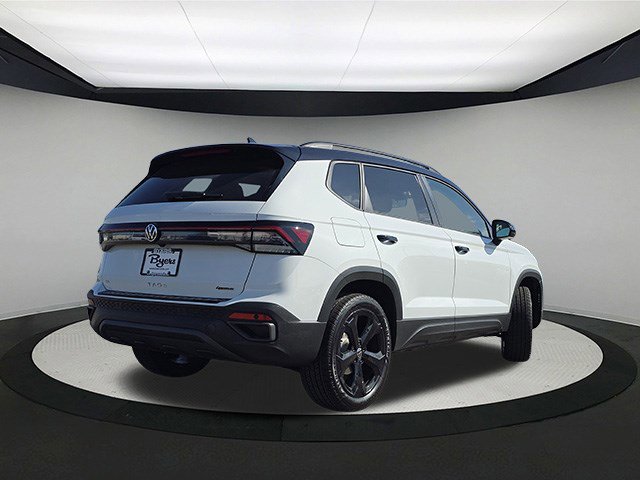 New 2025 Volkswagen Taos SE image 7
