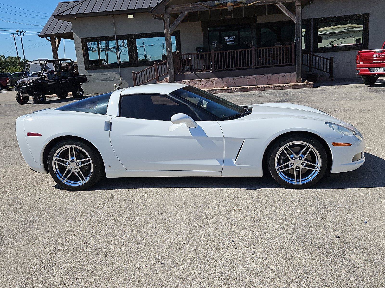 Used 2006 Chevrolet Corvette Coupe w/ Preferred Equipment Group RWD image 9