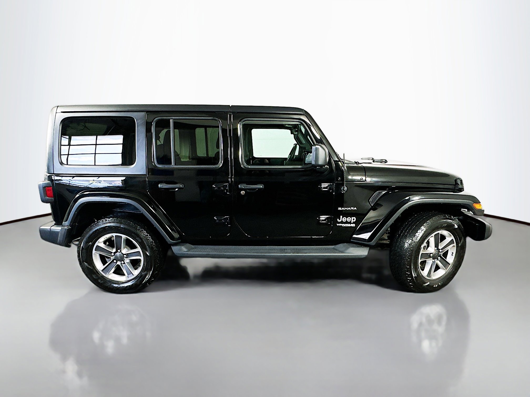 Used 2022 Jeep Wrangler Unlimited Sahara w/ Cold Weather Group AWD/4WD image 8