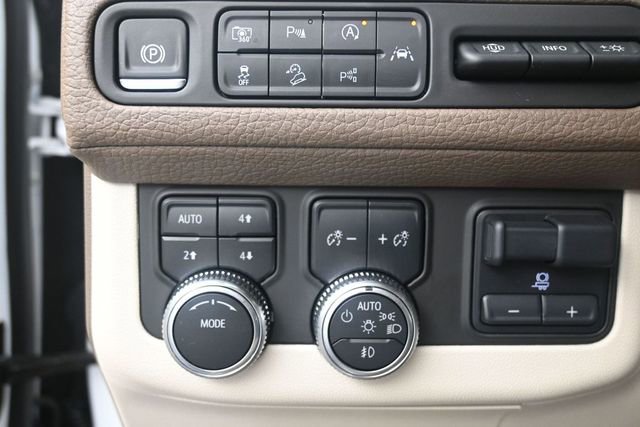 Used 2024 GMC Yukon XL Denali w/ Advanced Technology Package AWD/4WD image 14