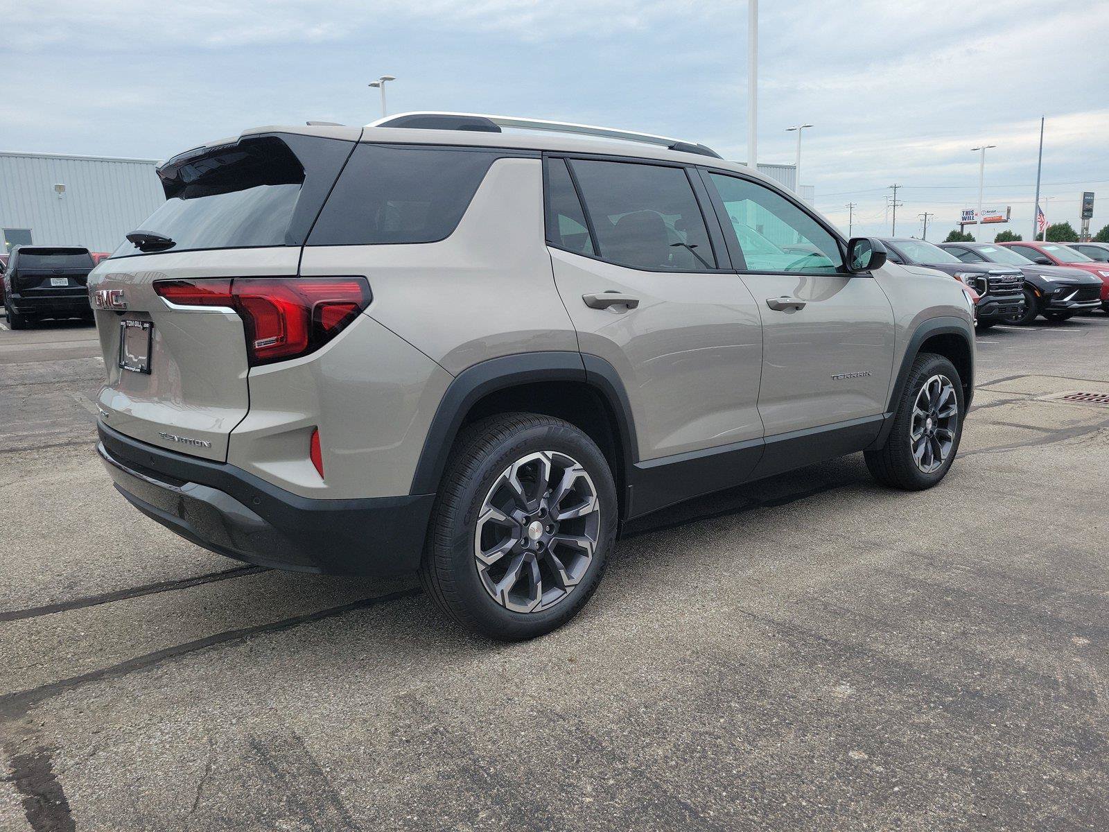 New 2027 GMC Terrain Elevation w/ Elevation Premium Package AWD/4WD image 4