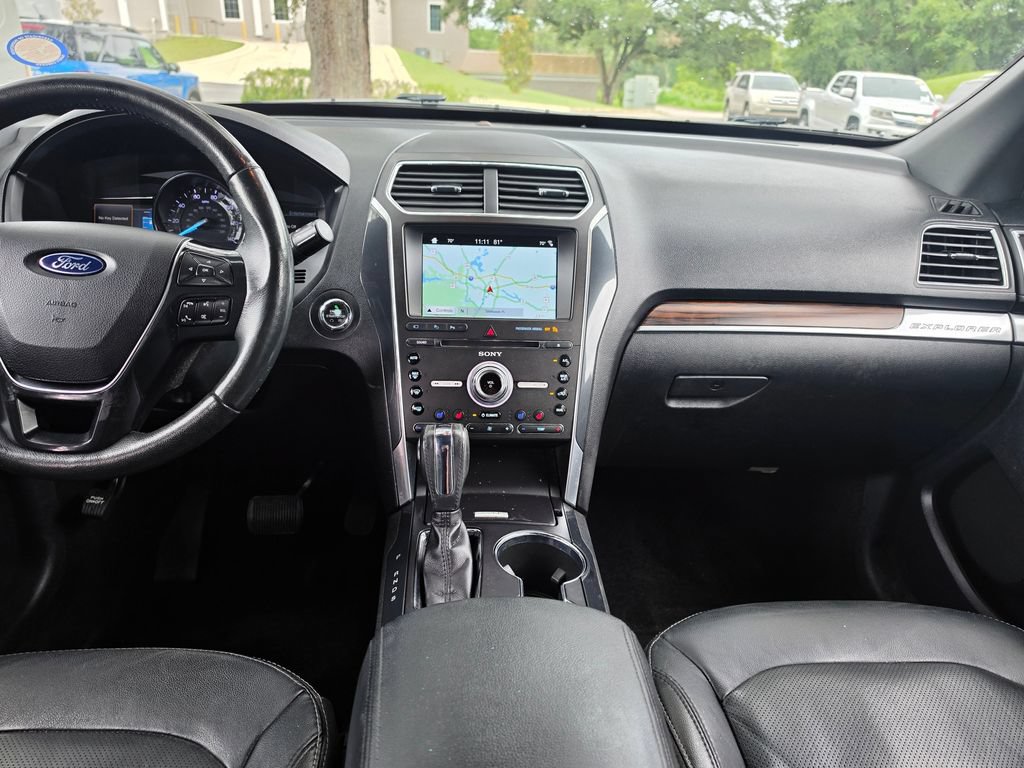 Used 2018 Ford Explorer Limited w/ Equipment Group 301A AWD/4WD image 16