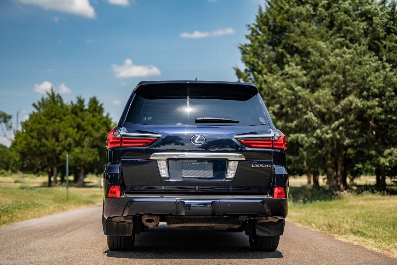 Used 2017 Lexus LX 570 4WD w/ Luxury Package image 10