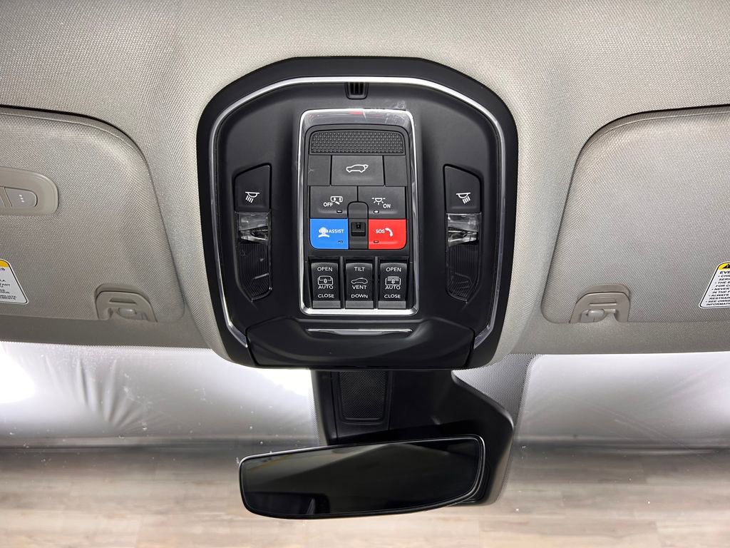 Used 2023 Jeep Wagoneer L Series III w/ Premium Group I AWD/4WD image 13