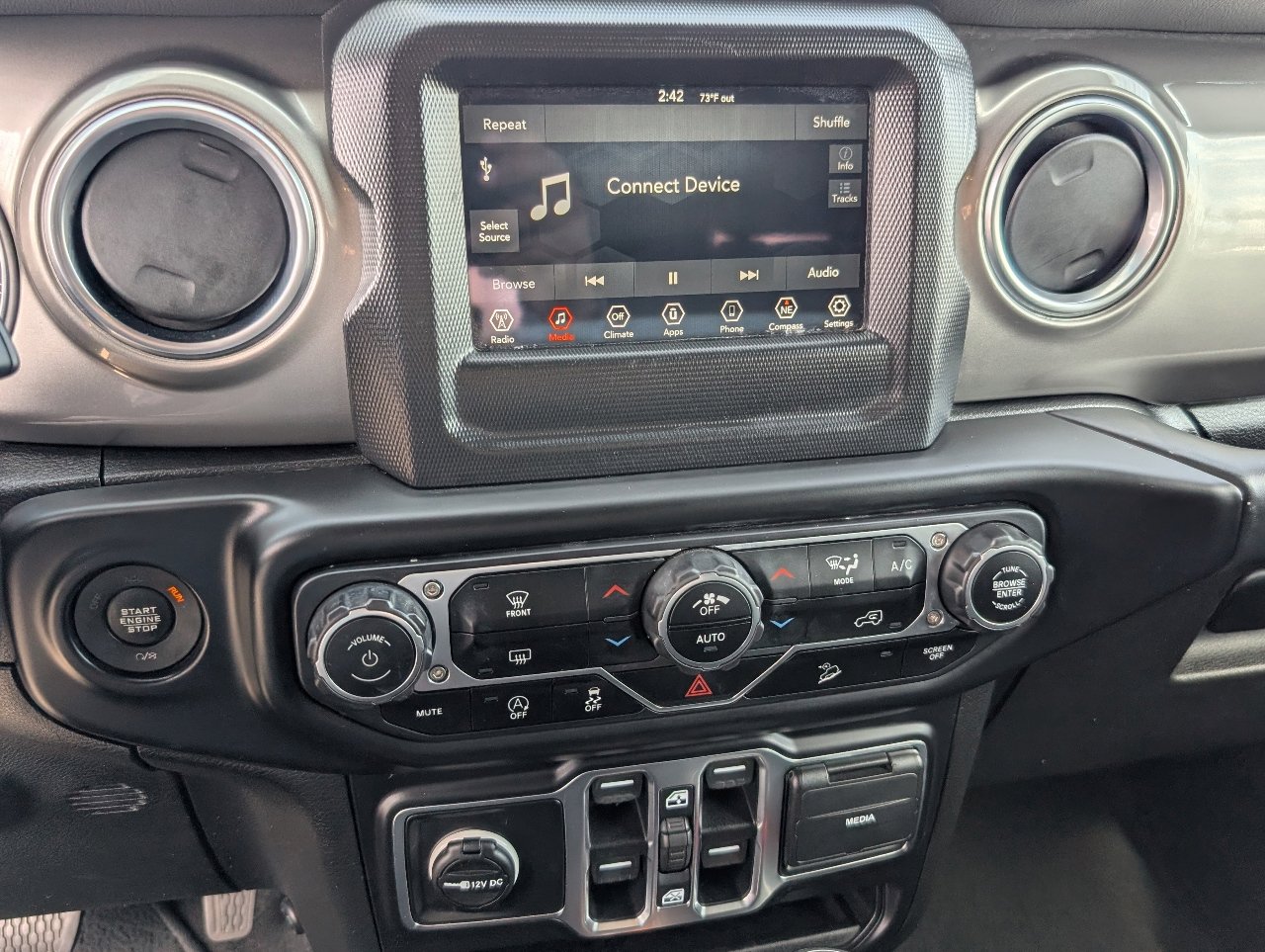 Used 2020 Jeep Wrangler Unlimited Sahara image 17