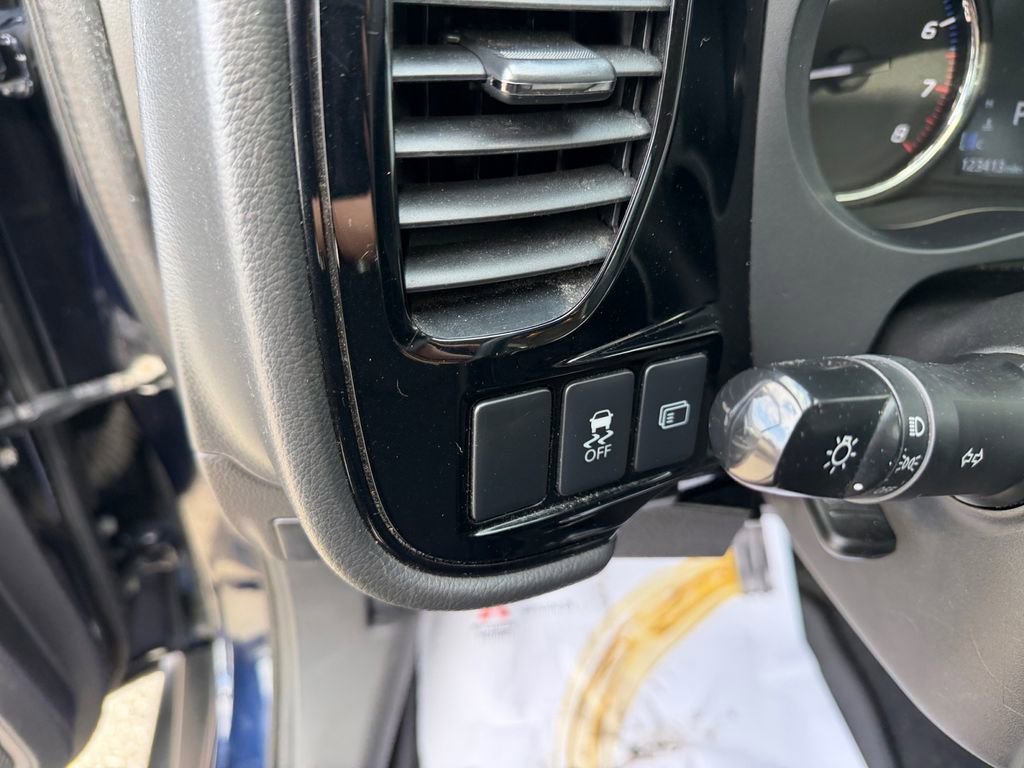 Used 2016 Mitsubishi Outlander ES image 30