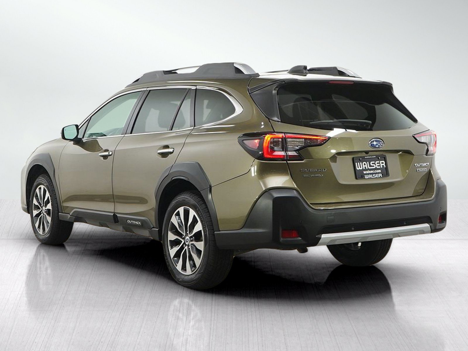 Used 2023 Subaru Outback Touring AWD/4WD image 3