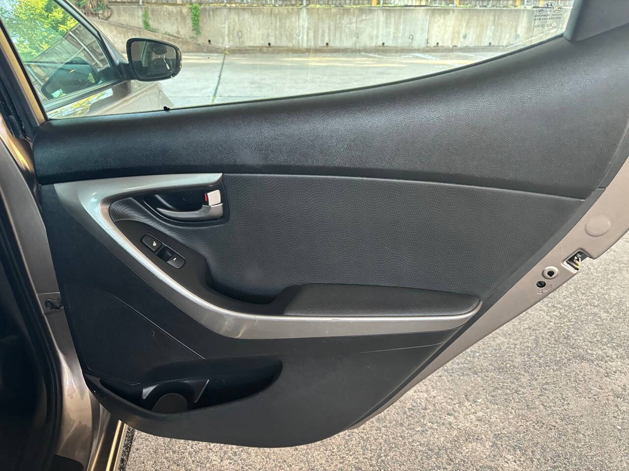 Used 2012 Hyundai Elantra Limited FWD image 19