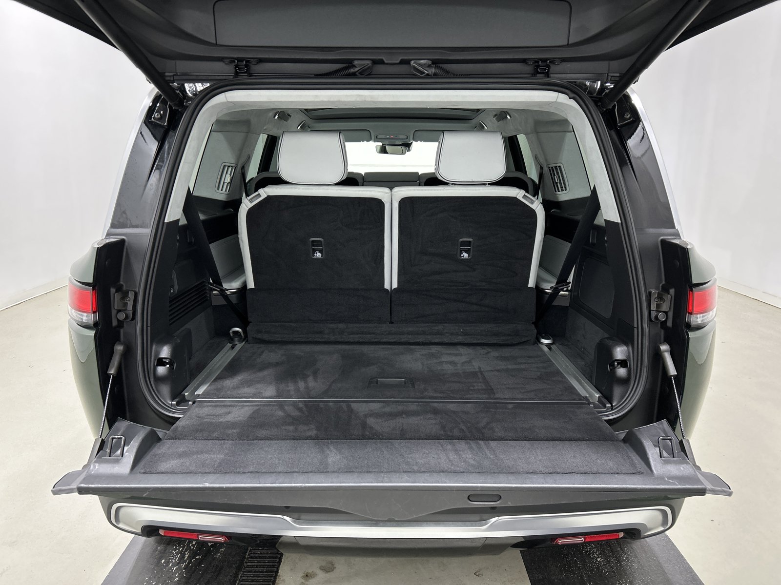 Used 2024 Rivian R1S Adventure AWD/4WD image 15