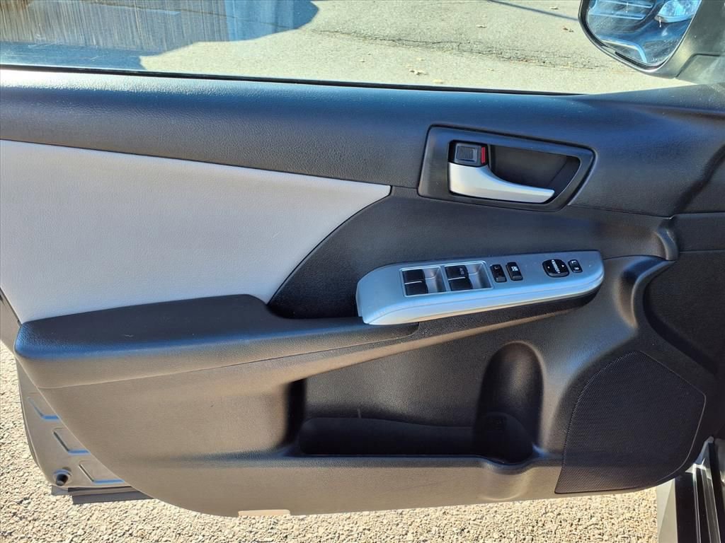 Used 2012 Toyota Camry SE image 13