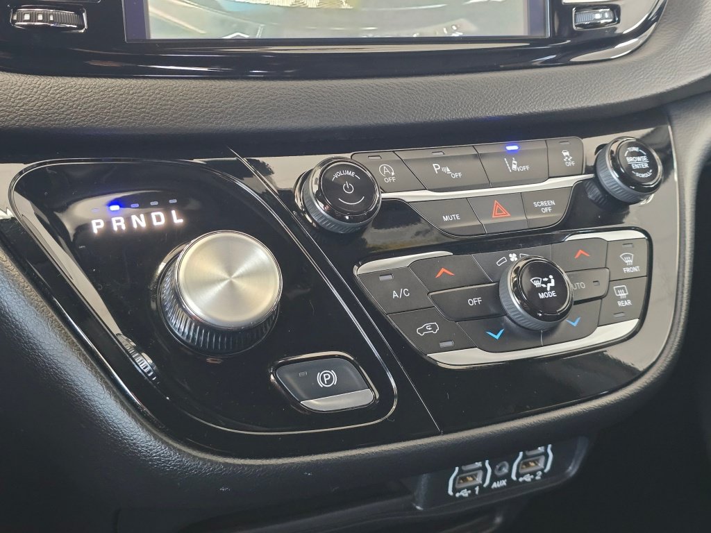 Used 2025 Chrysler Pacifica Select FWD image 27