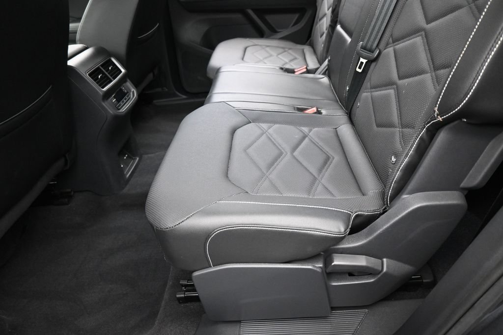 Used 2024 Volkswagen Atlas SE w/ Panoramic Sunroof Package FWD image 33