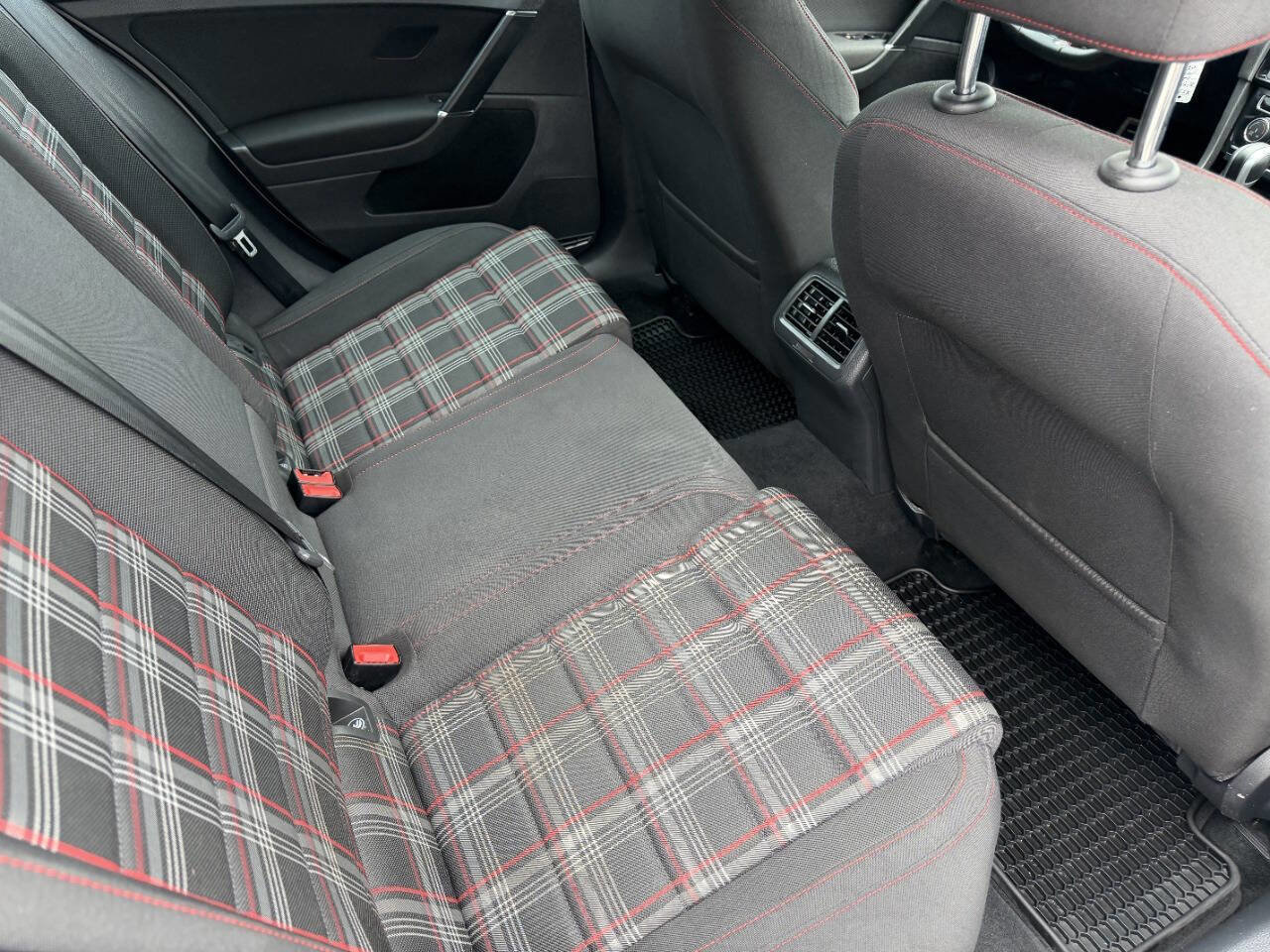 Used 2020 Volkswagen GTI S image 21