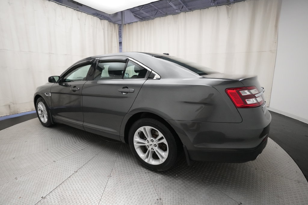 Used 2018 Ford Taurus SEL FWD image 33