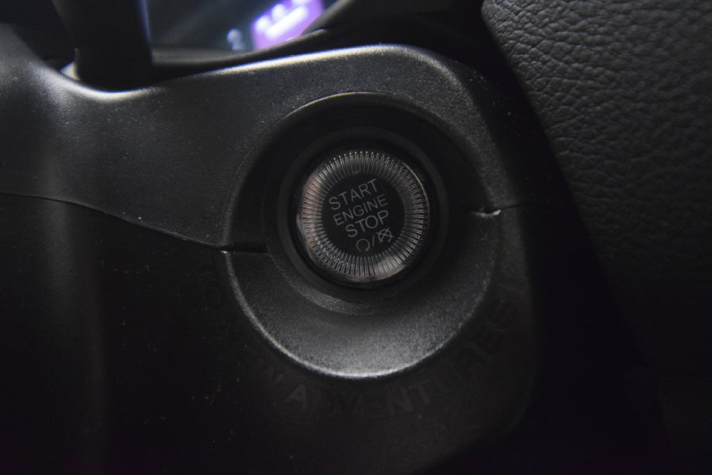 Used 2023 Jeep Renegade Latitude w/ Premium Group AWD/4WD image 32
