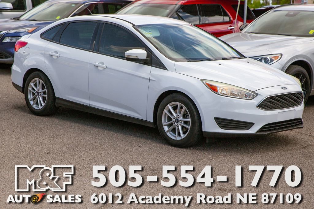 Used 2015 Ford Focus SE FWD image 1