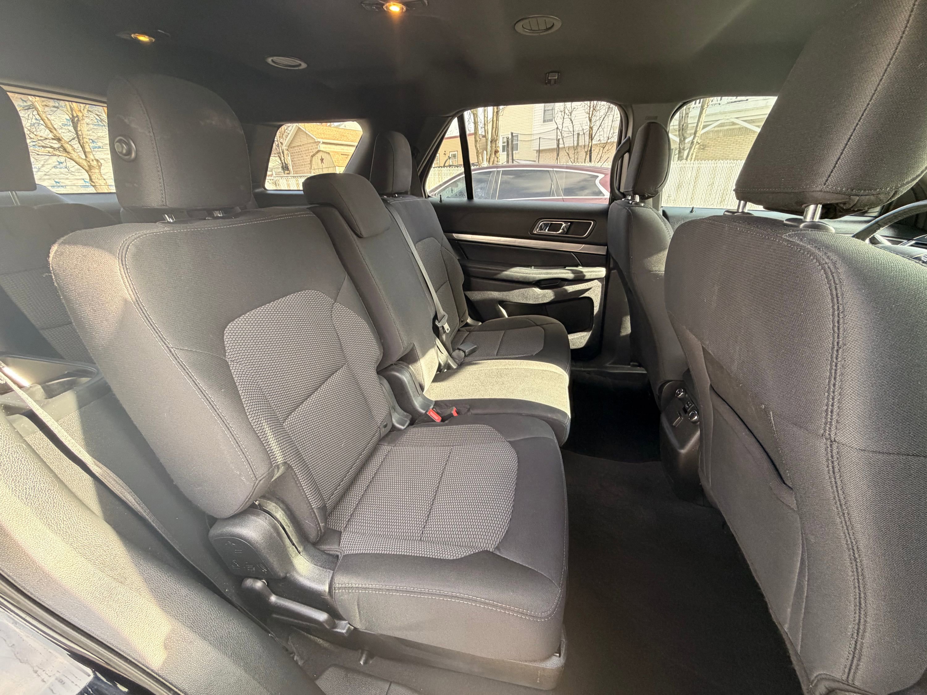 Used 2019 Ford Explorer XLT image 31