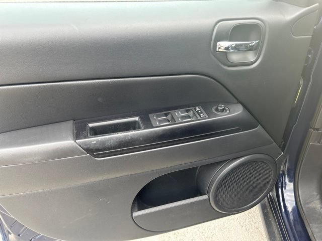Used 2017 Jeep Patriot Latitude AWD/4WD image 10