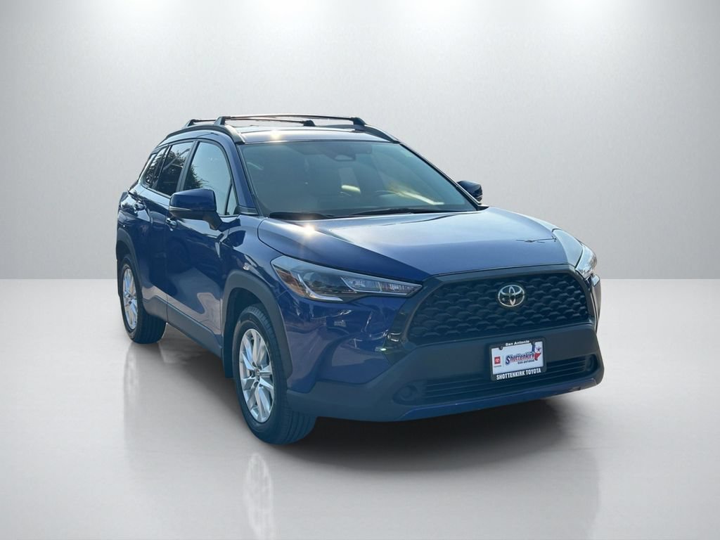 Used 2024 Toyota Corolla Cross LE FWD video 3